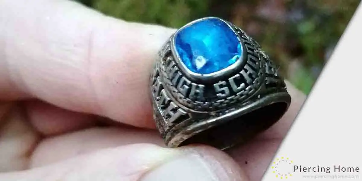 When To Stop Wearing College Rings?