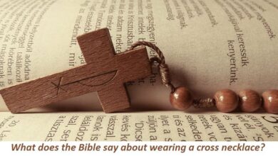 What does the Bible say about wearing a cross necklace