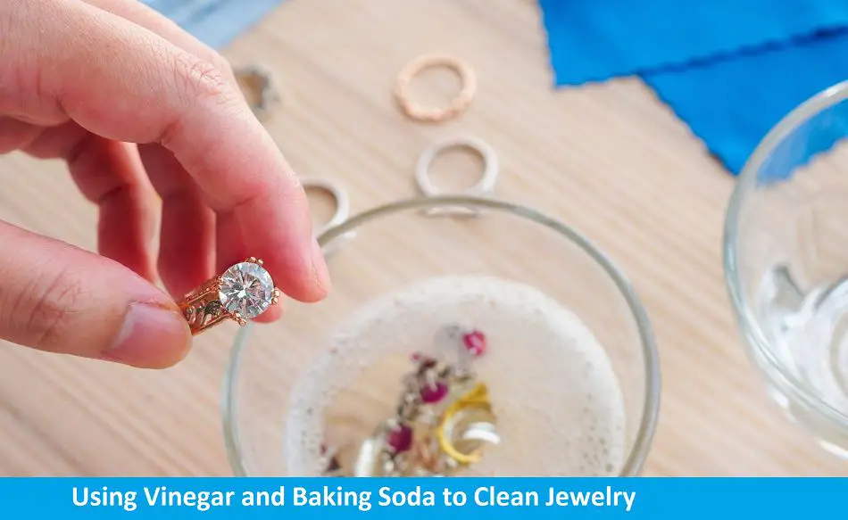 How To Clean Gold Jewelry With Baking Soda And Vinegar? Experts Advise ...