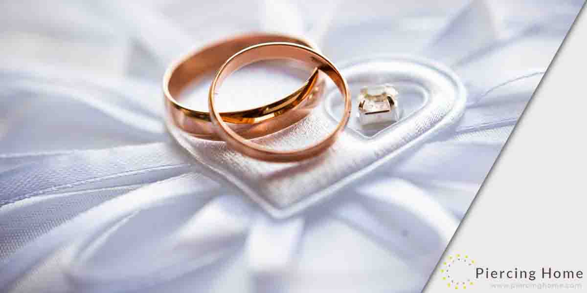 When A Woman Stops Wearing Her Wedding Ring?